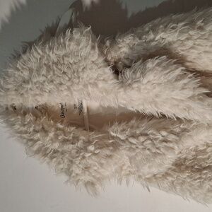 Abercrombie& Fitch Faux Fur White Vest S Small